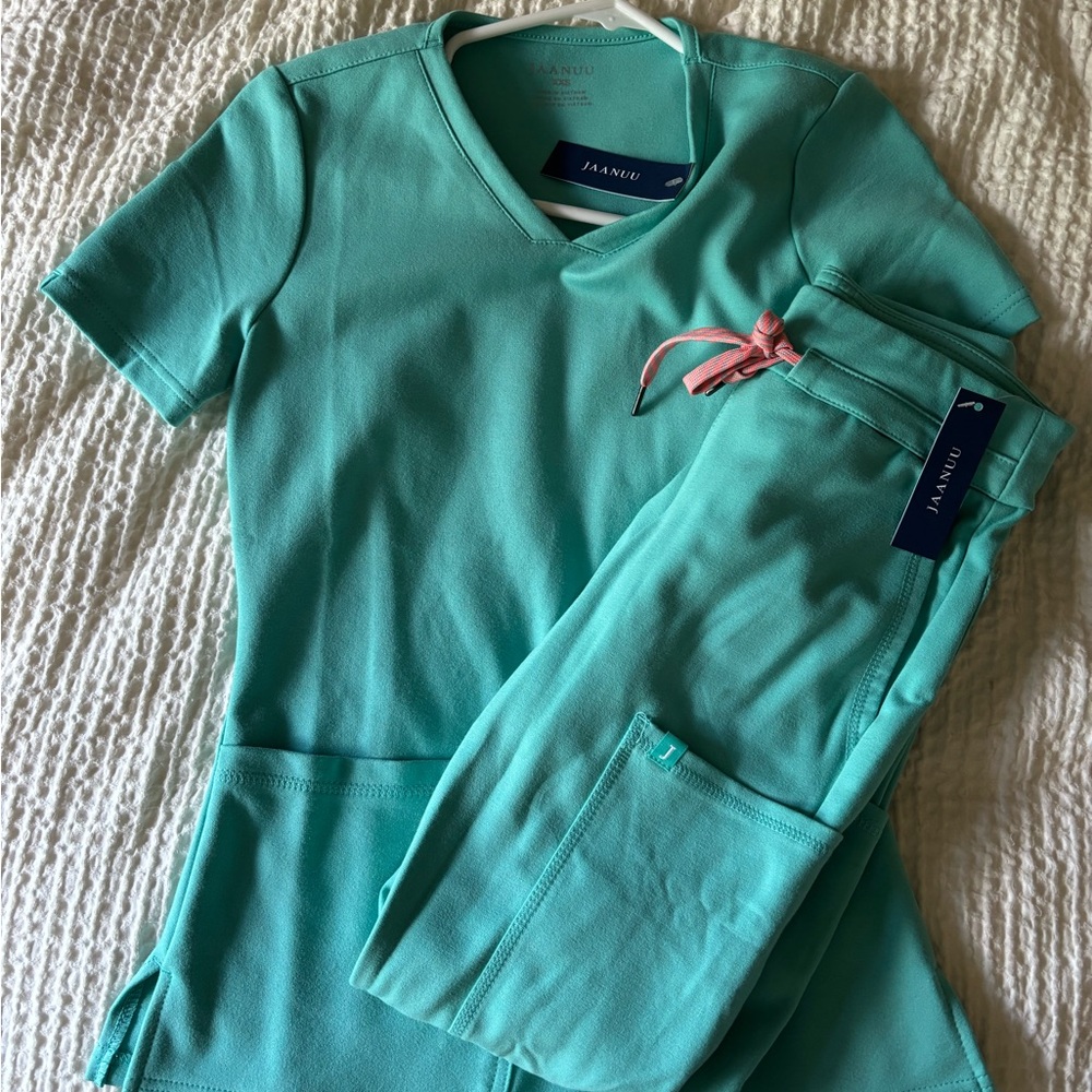 Jaanuu Teal Scrub Set